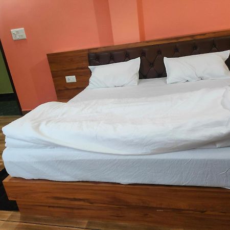 Hotel Rishabh And Banquet Hall Pithorāgarh Esterno foto