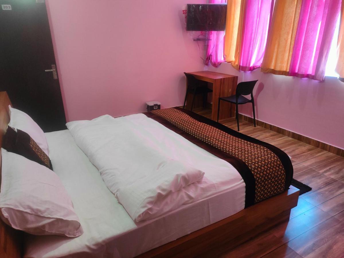 Hotel Rishabh And Banquet Hall Pithorāgarh Esterno foto